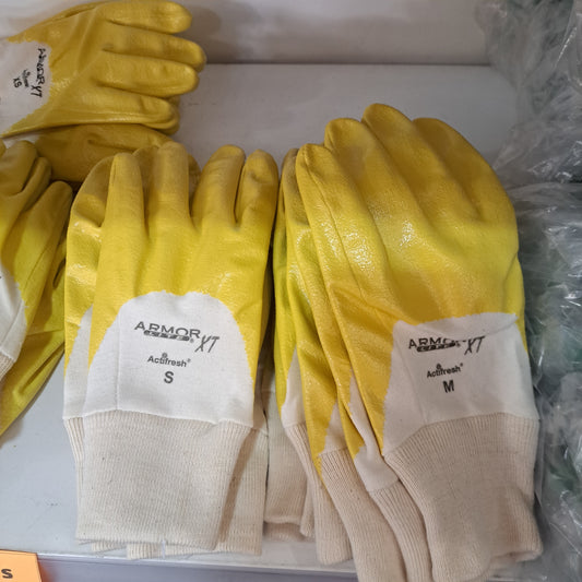 Armor yellow gloves